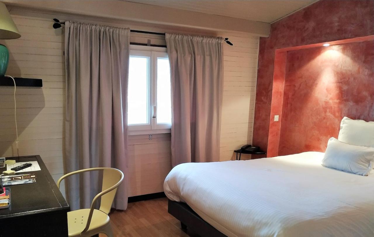 Logis Les Pages Hotel